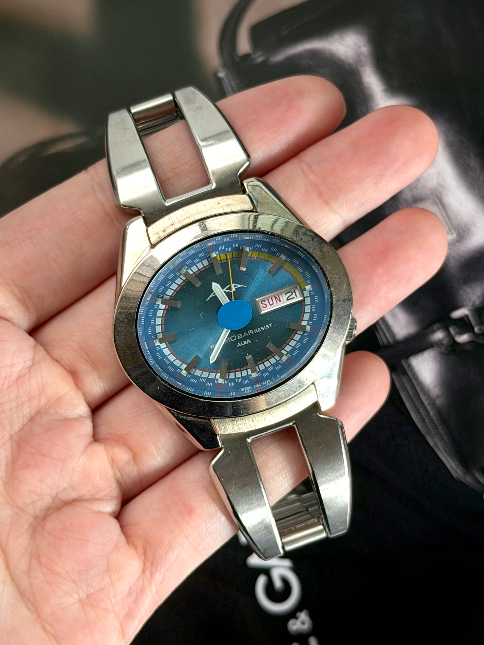Vintage Seiko AKA Alba blue dial quartz watch, additional view 3