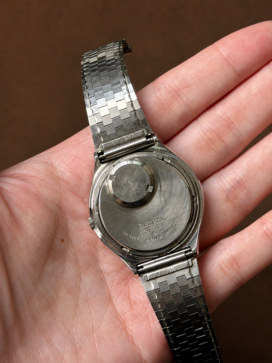 Vintage 1973 Seiko Quartz QZ 3863-7010 Green Sunburst Dial Watch product image 3
