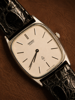 Vintage Seiko quartz tonneau silver dial dress watch detail view 5 thumbnail 5