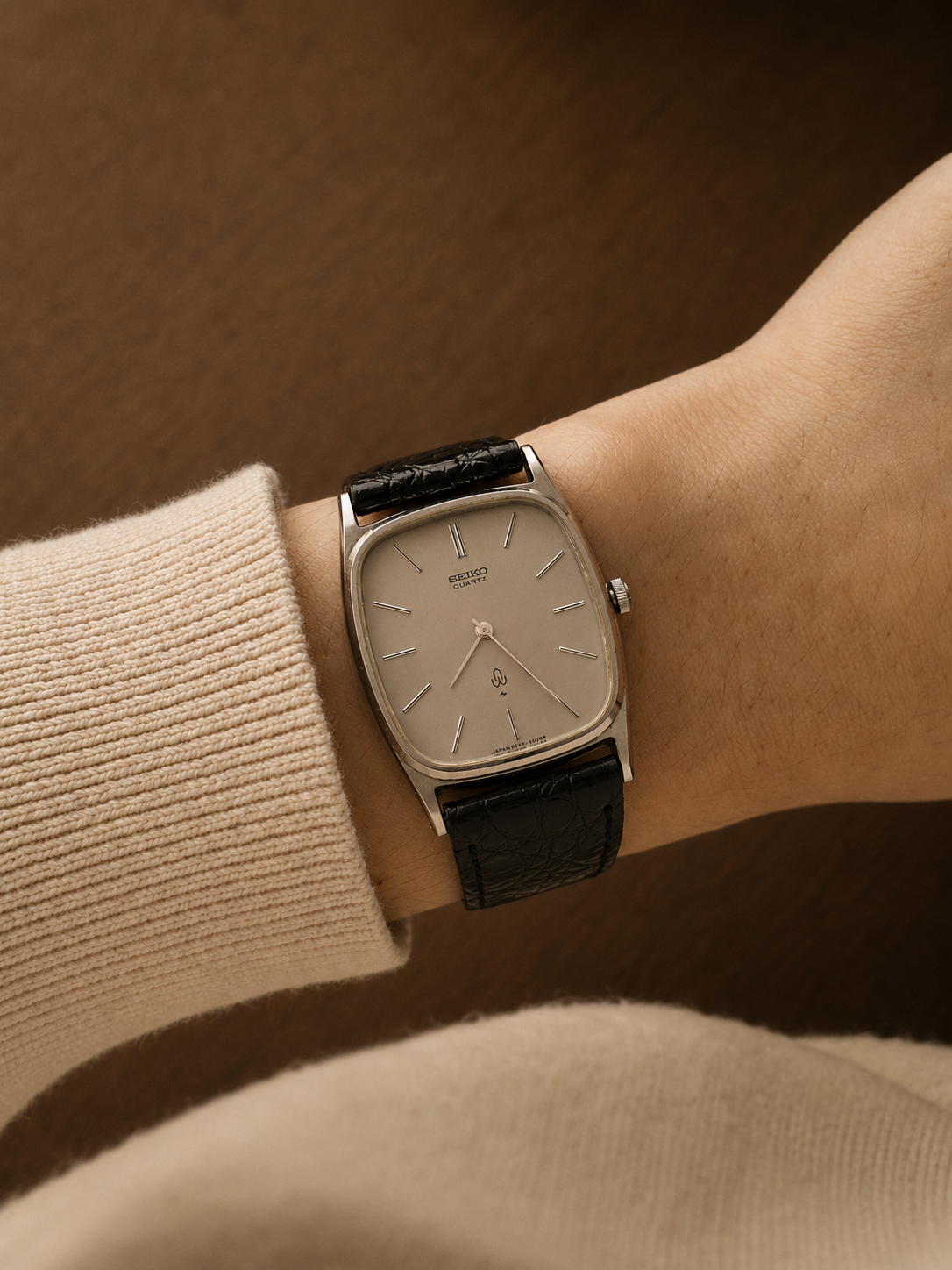 Vintage Seiko quartz tonneau silver dial dress watch detail view 2 product image 2