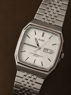 Vintage Alba square day-date quartz watch detail view 3 thumbnail 3