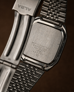 Vintage Alba square day-date quartz watch detail view 2 thumbnail 2