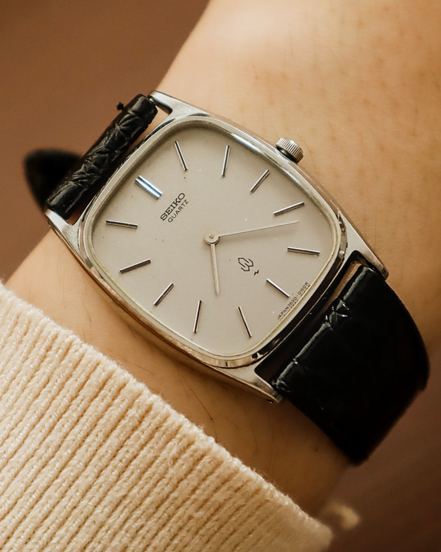 Vintage Seiko quartz tonneau silver dial dress watch product photo