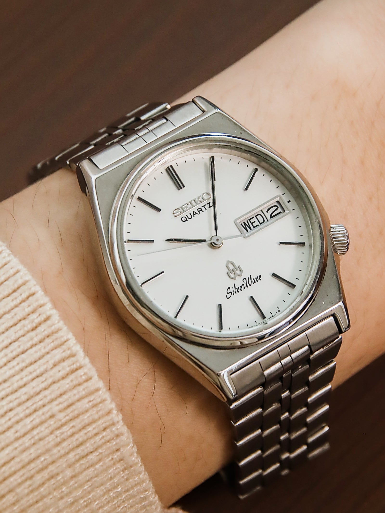 Vintage Seiko SilverWave white dial quartz watch, additional view 3