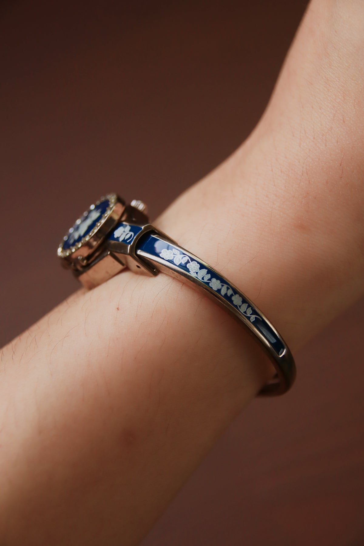 Vintage André Mouche Peekaboo Floral Bangle Quartz Watch product image 4