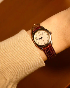 Seiko Noie 1F21-0050 gold-tone round watch wrist view thumbnail 3