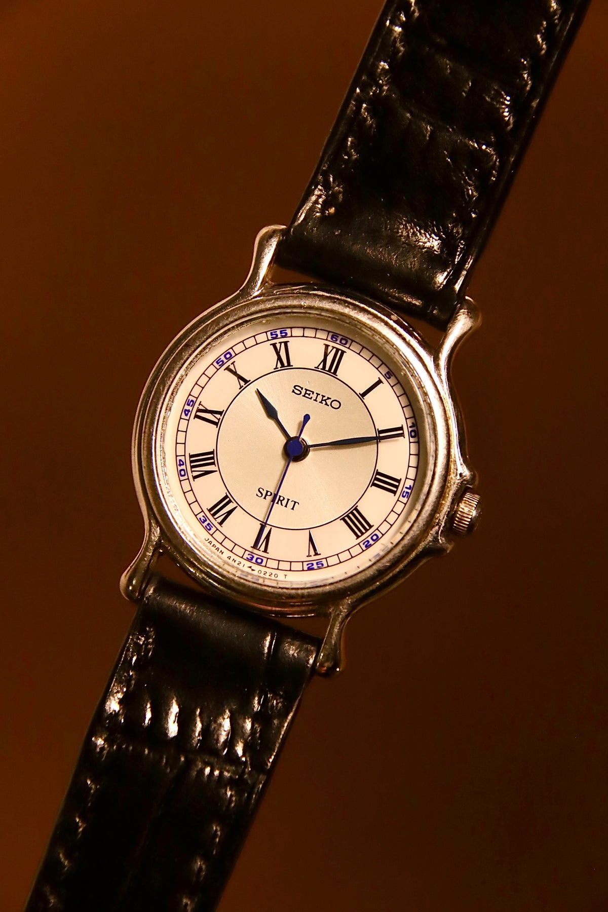 Seiko L’espoir 1F21-0B60 gold-tone bracelet watch close-up product image 6