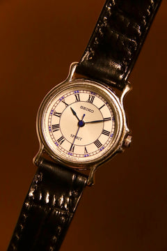 Seiko L’espoir 1F21-0B60 gold-tone bracelet watch close-up thumbnail 6