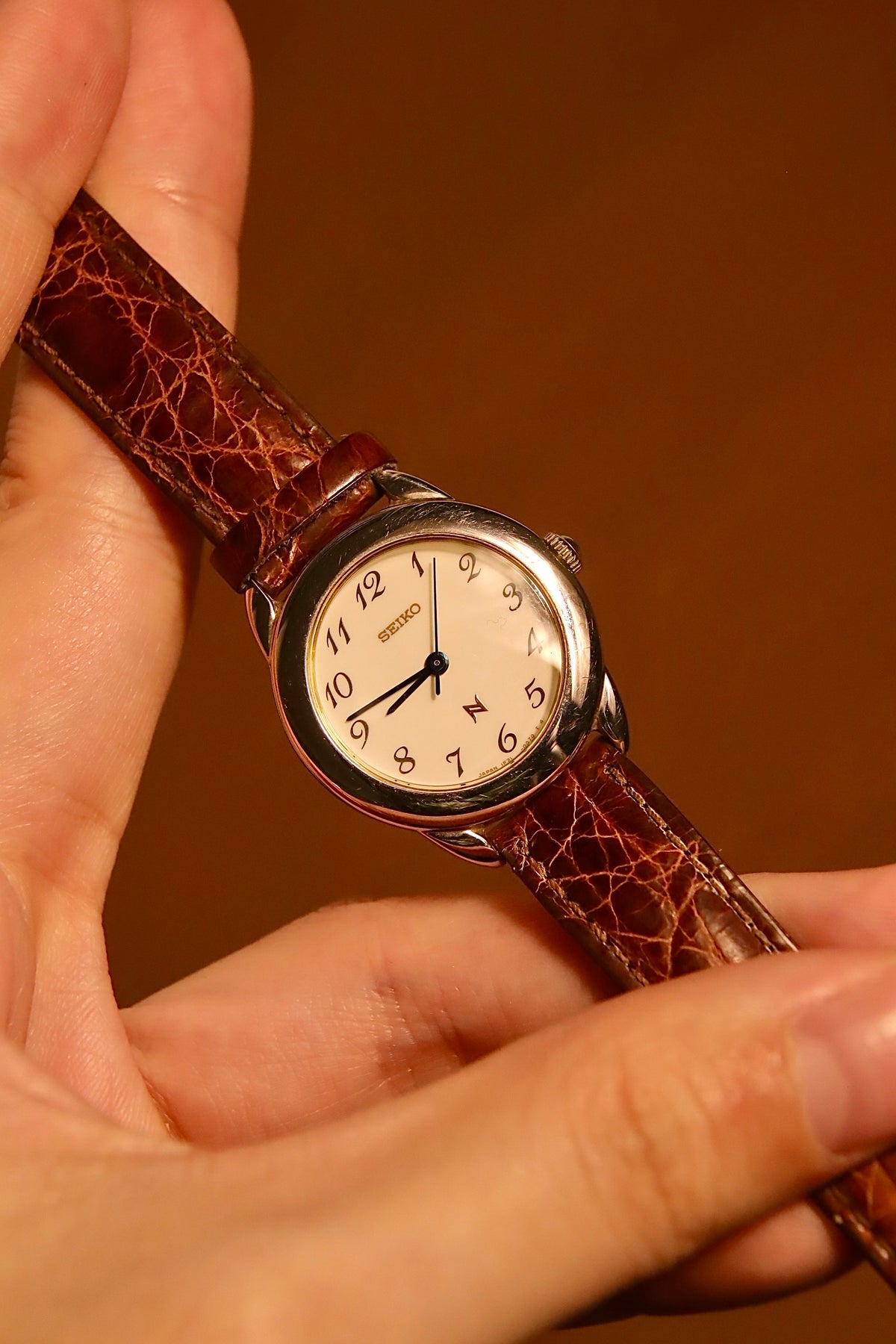 Seiko Noie 1F21-0050 vintage quartz watch side profile product image 5