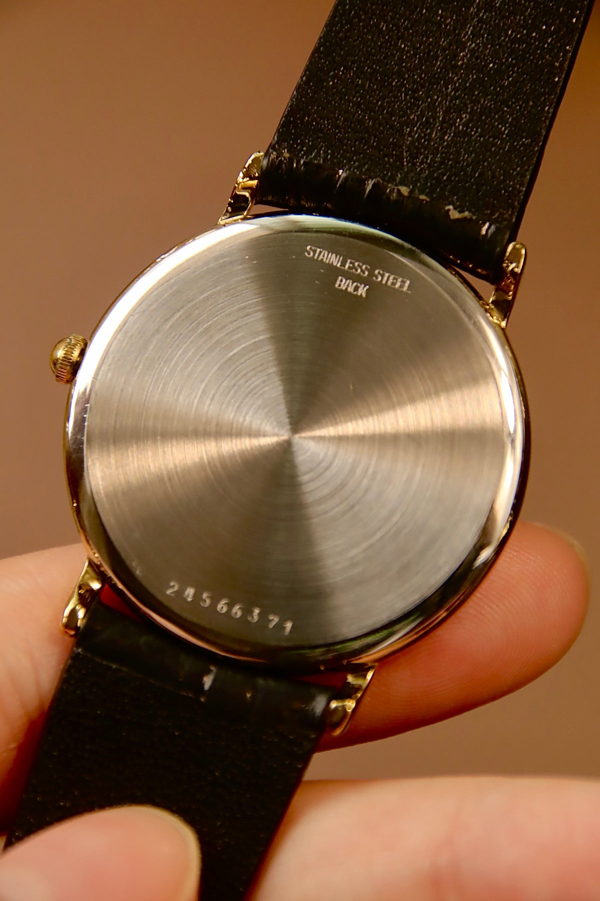Longines Presence 6799-150 gold-plated case close-up product image 3