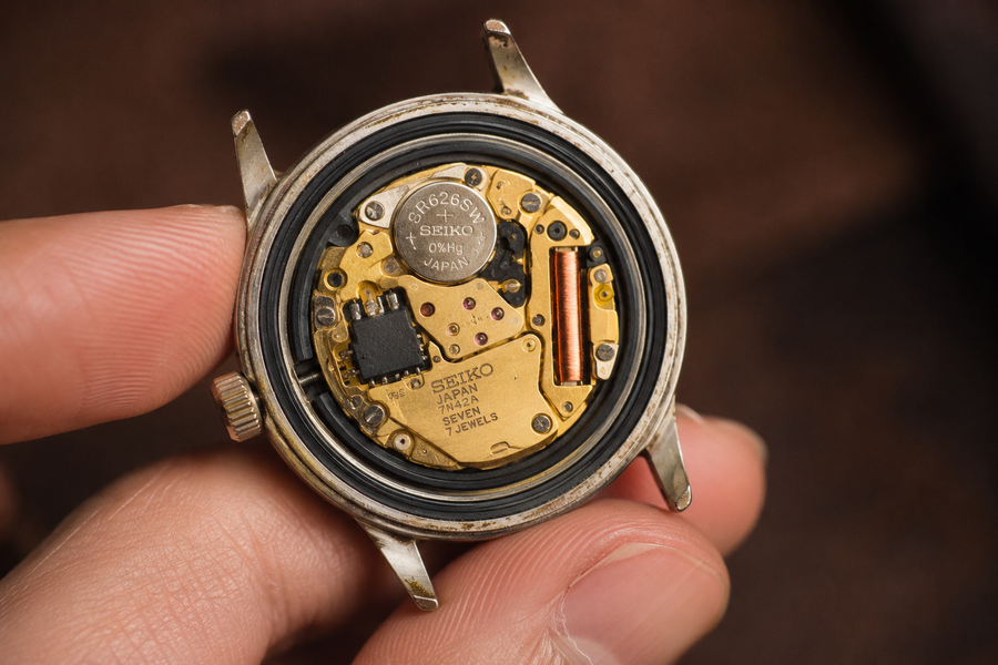 Vintage watch authenticity and condition inspection